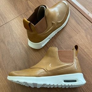 Nike shoes New!